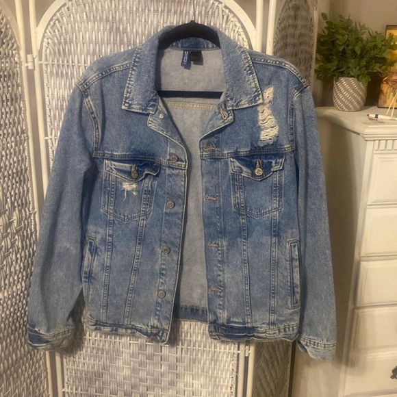 Divided H&M Distressed Blue Jean Denim Jacket Size Small - Picture 1 of 3